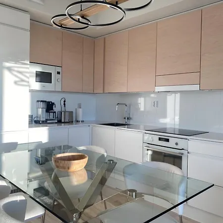 New Sky High Lr, 1br, 1ba, Sauna, Gbalcony, 45m2, 12krs Lägenhet